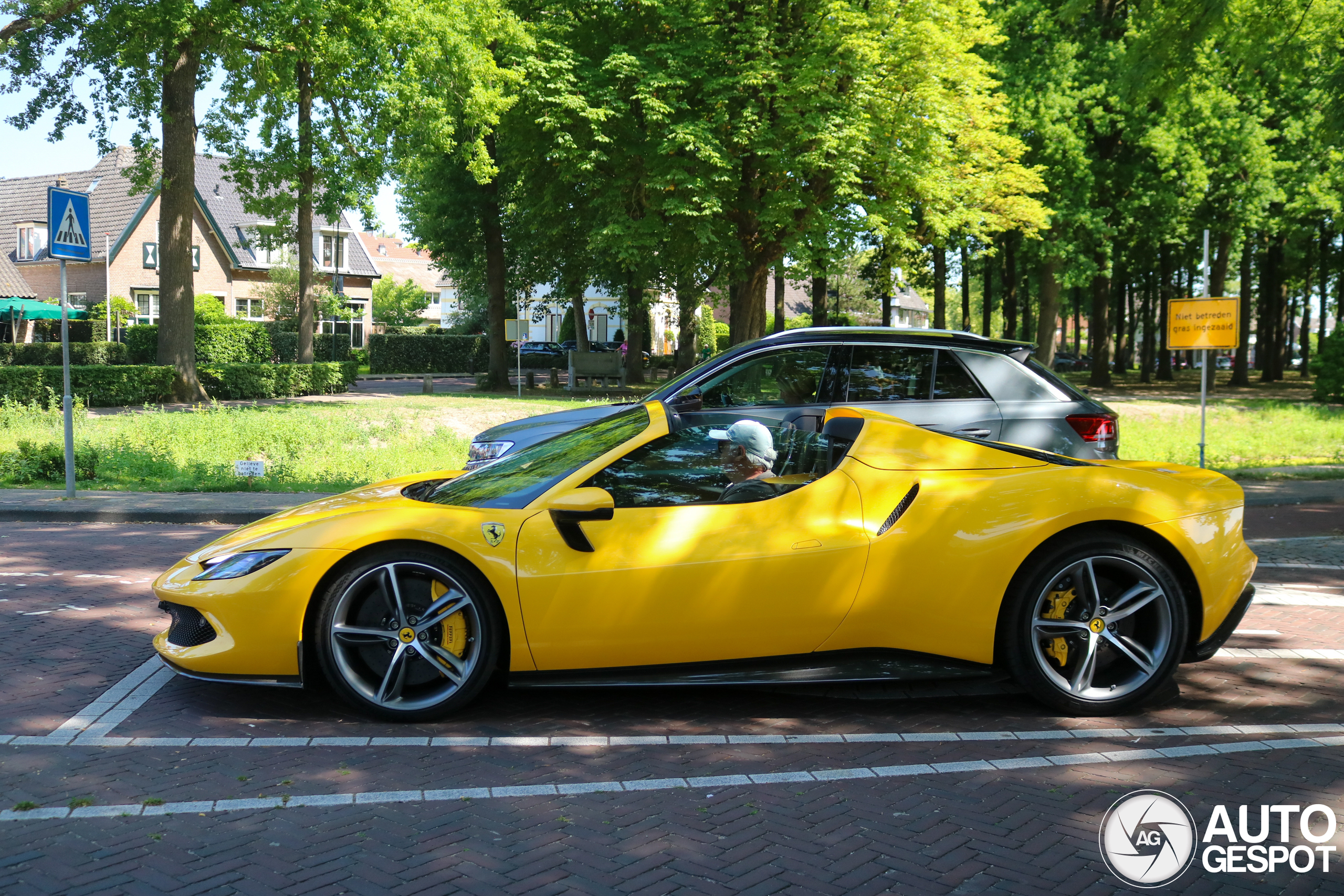 Triple yellow Ferrari sighting in the Swiss Alps
