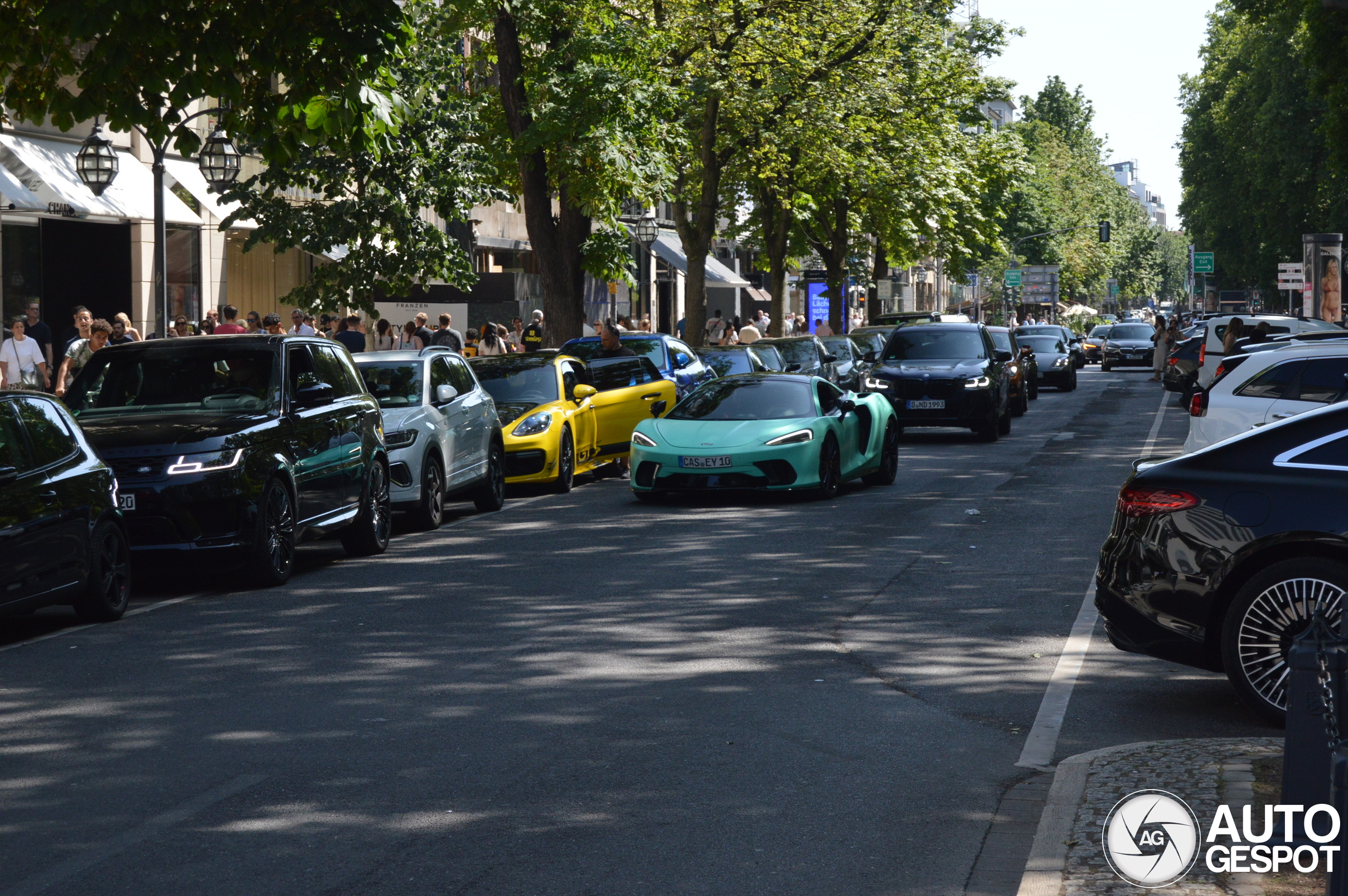 McLaren GT