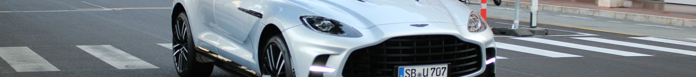 Aston Martin DBX707