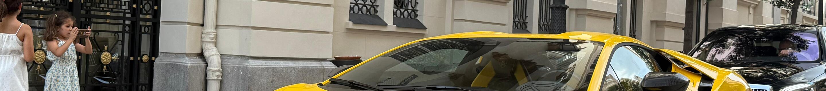 Lamborghini Revuelto