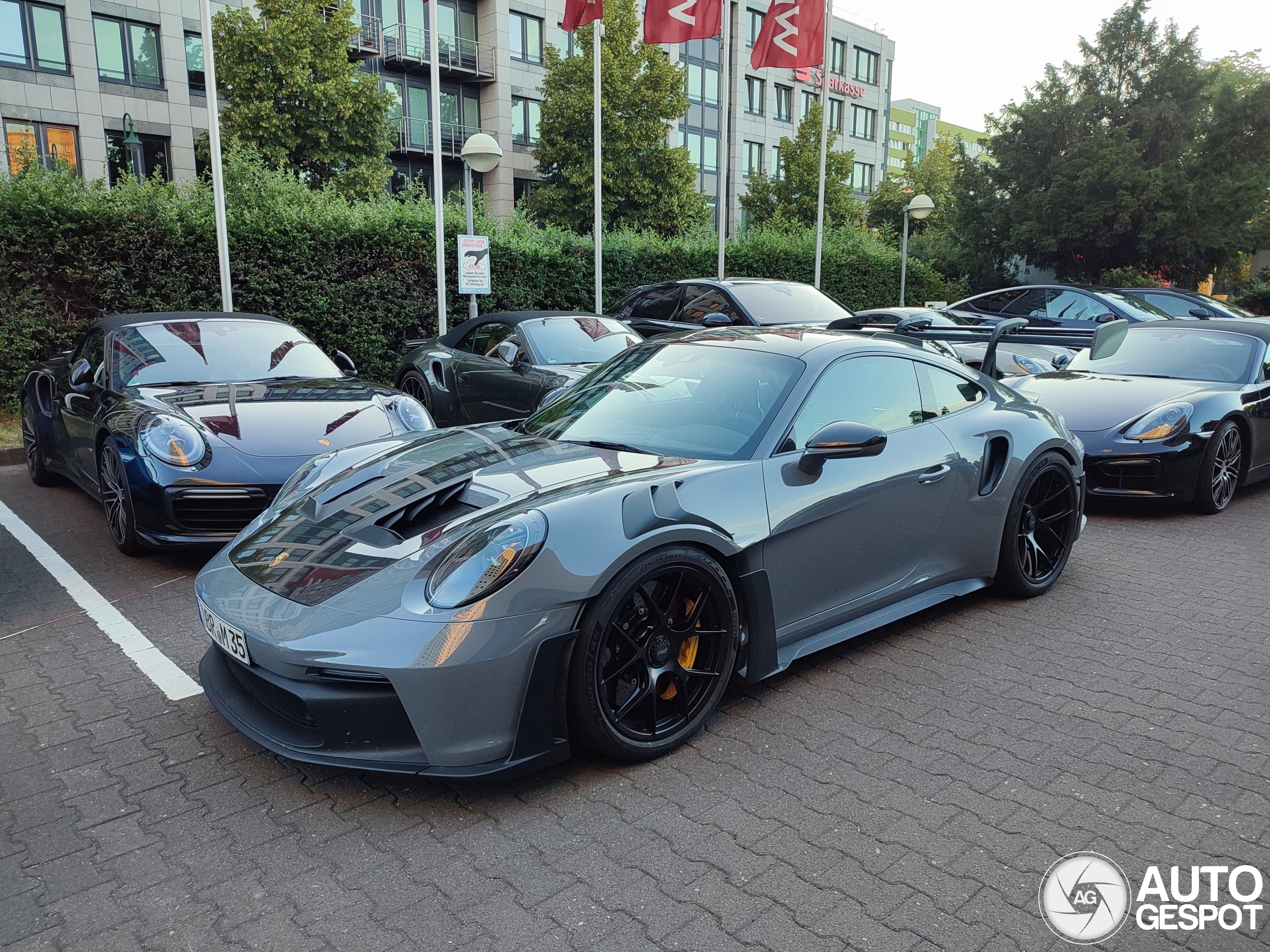 Porsche 992 GT3 RS Weissach Package