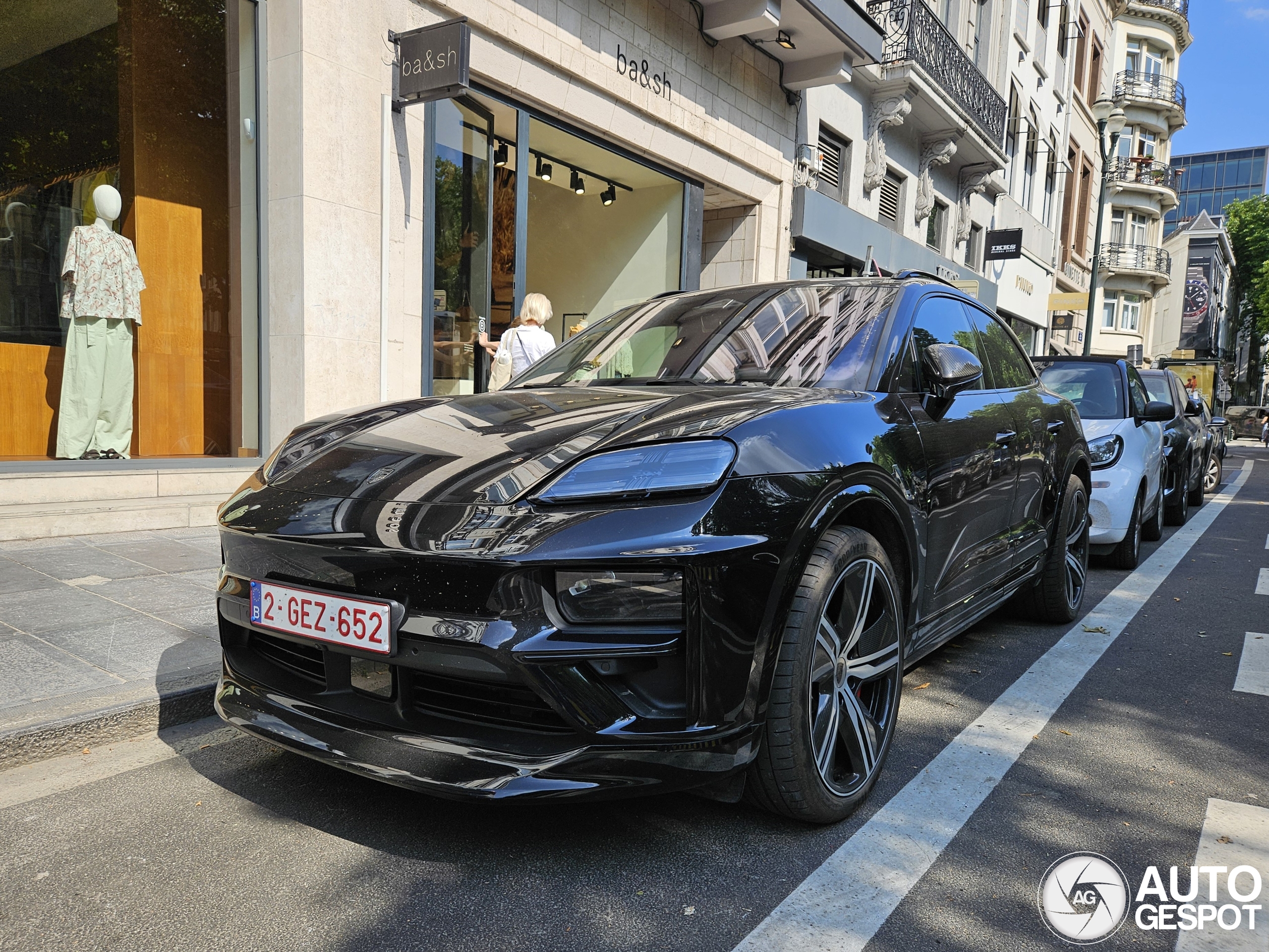 Porsche Macan EV Turbo
