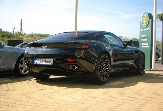 Aston Martin DB12