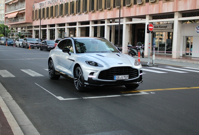 Aston Martin DBX707