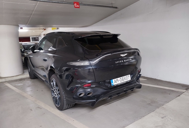 Aston Martin DBX707