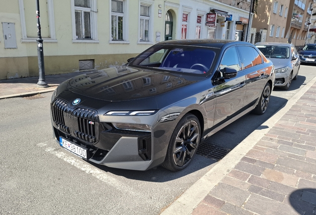 BMW M760e xDrive