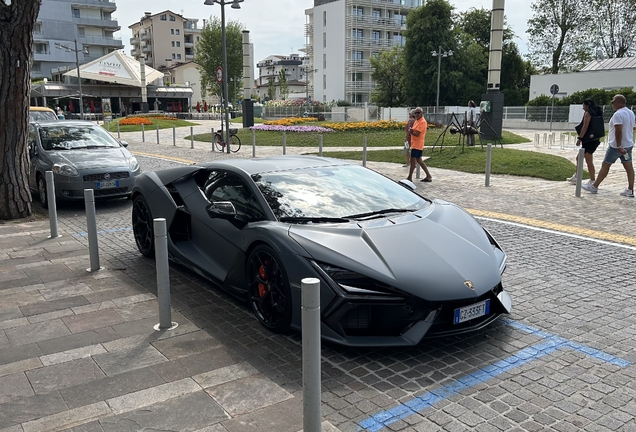 Lamborghini Revuelto