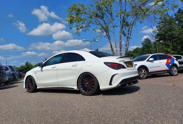 Mercedes-Benz CLA 45 AMG C117
