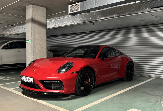 Porsche 992 Carrera 4 GTS