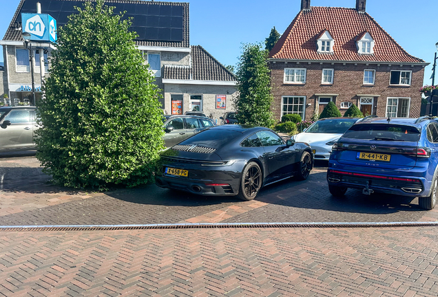 Porsche 992 Carrera 4 GTS