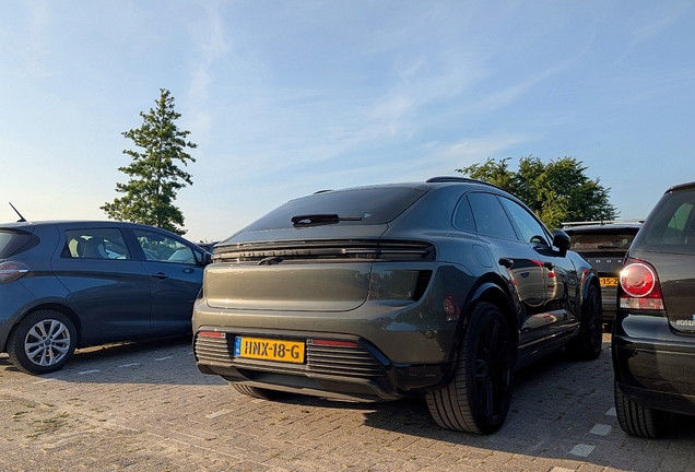Porsche Macan EV Turbo