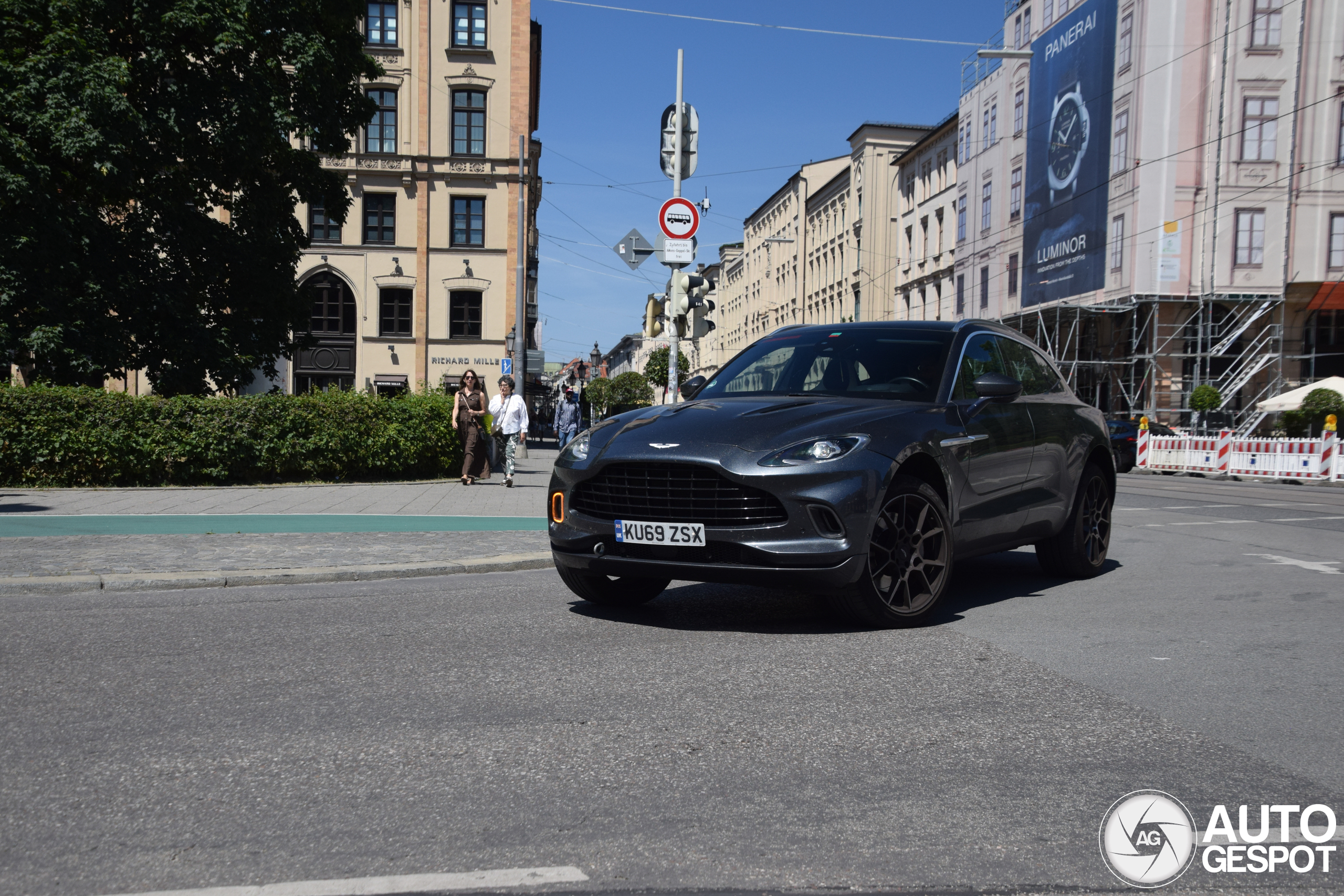 Aston Martin DBX
