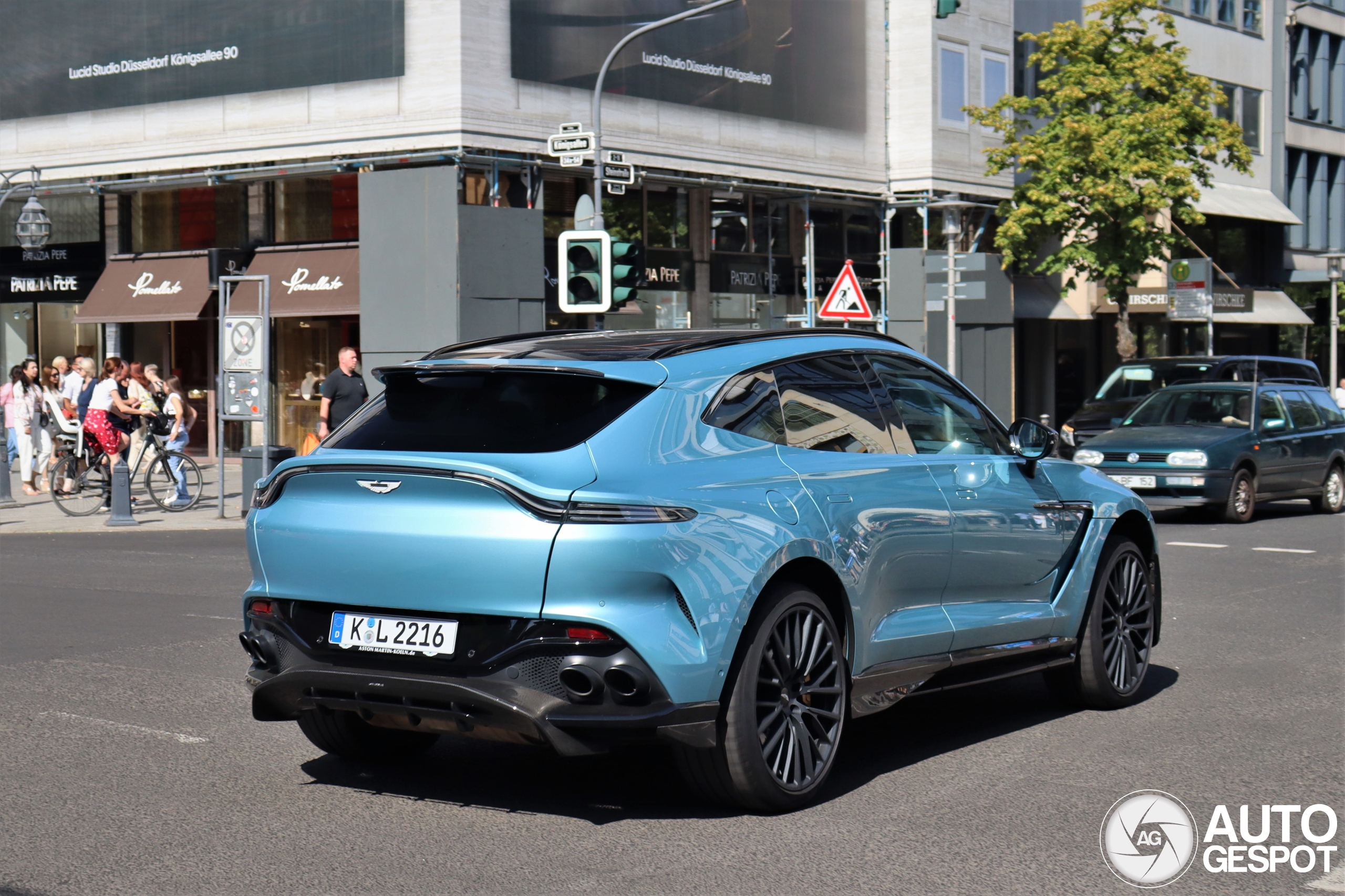 Aston Martin DBX707