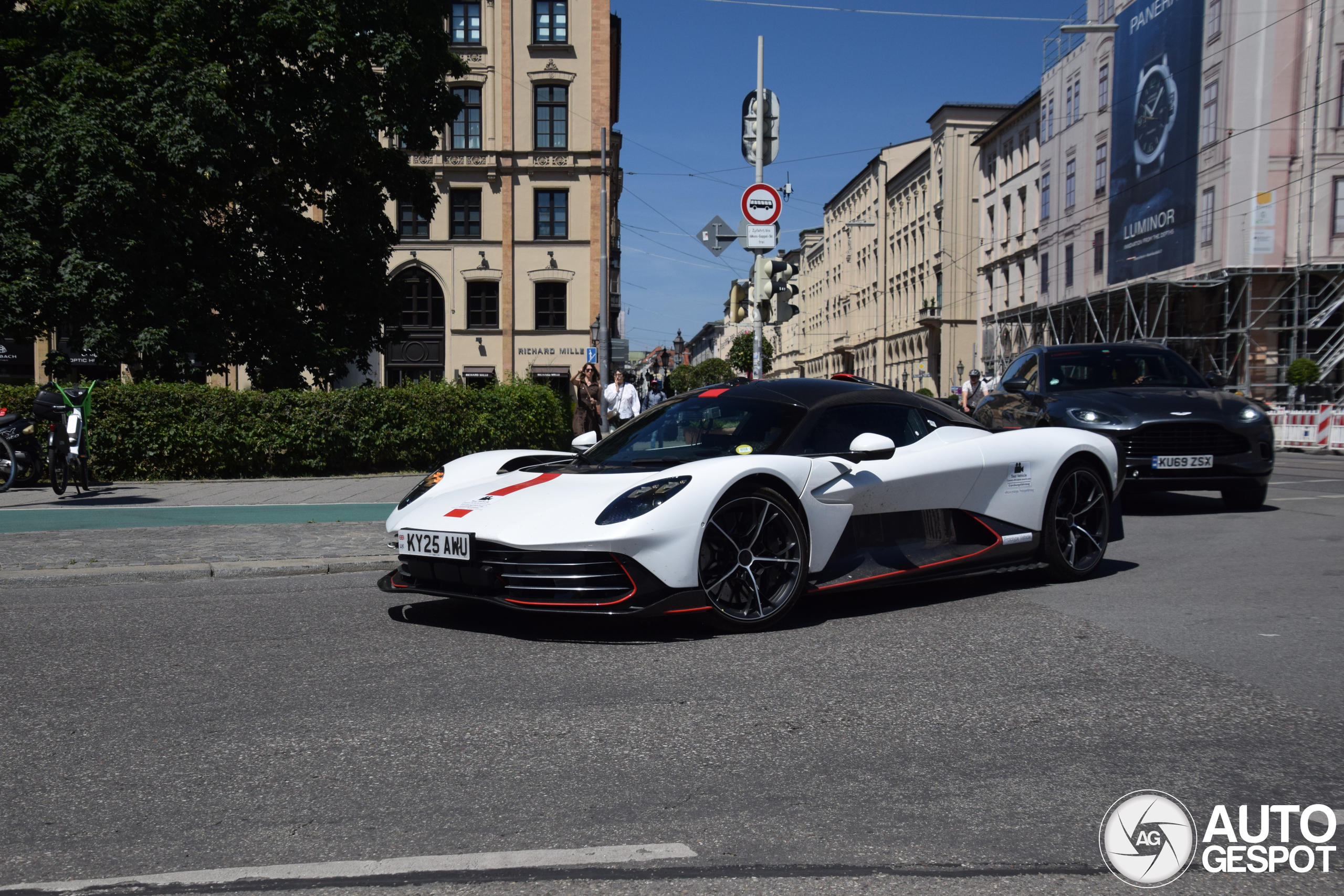Aston Martin Valhalla