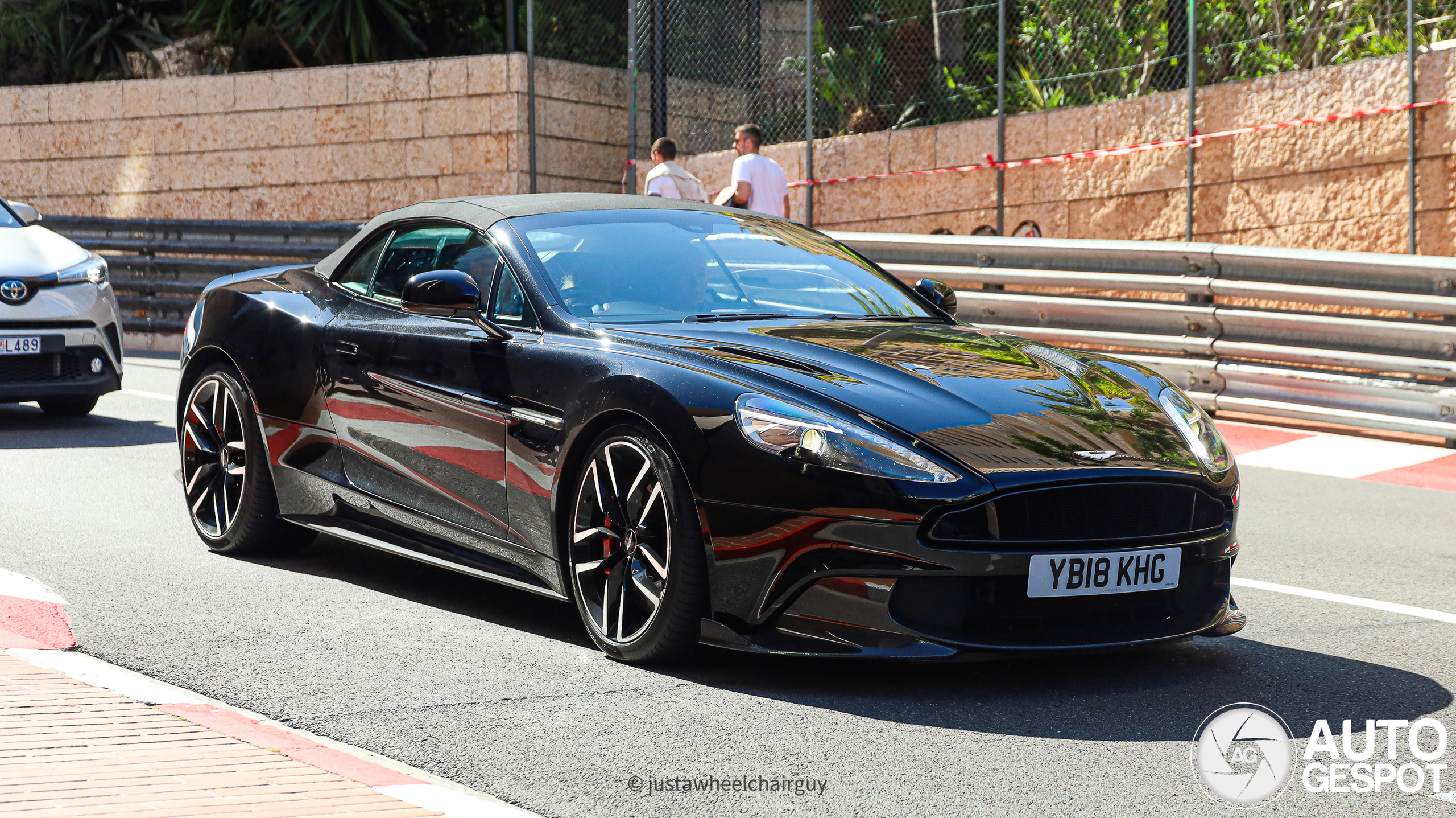 Aston Martin Vanquish S Volante 2017