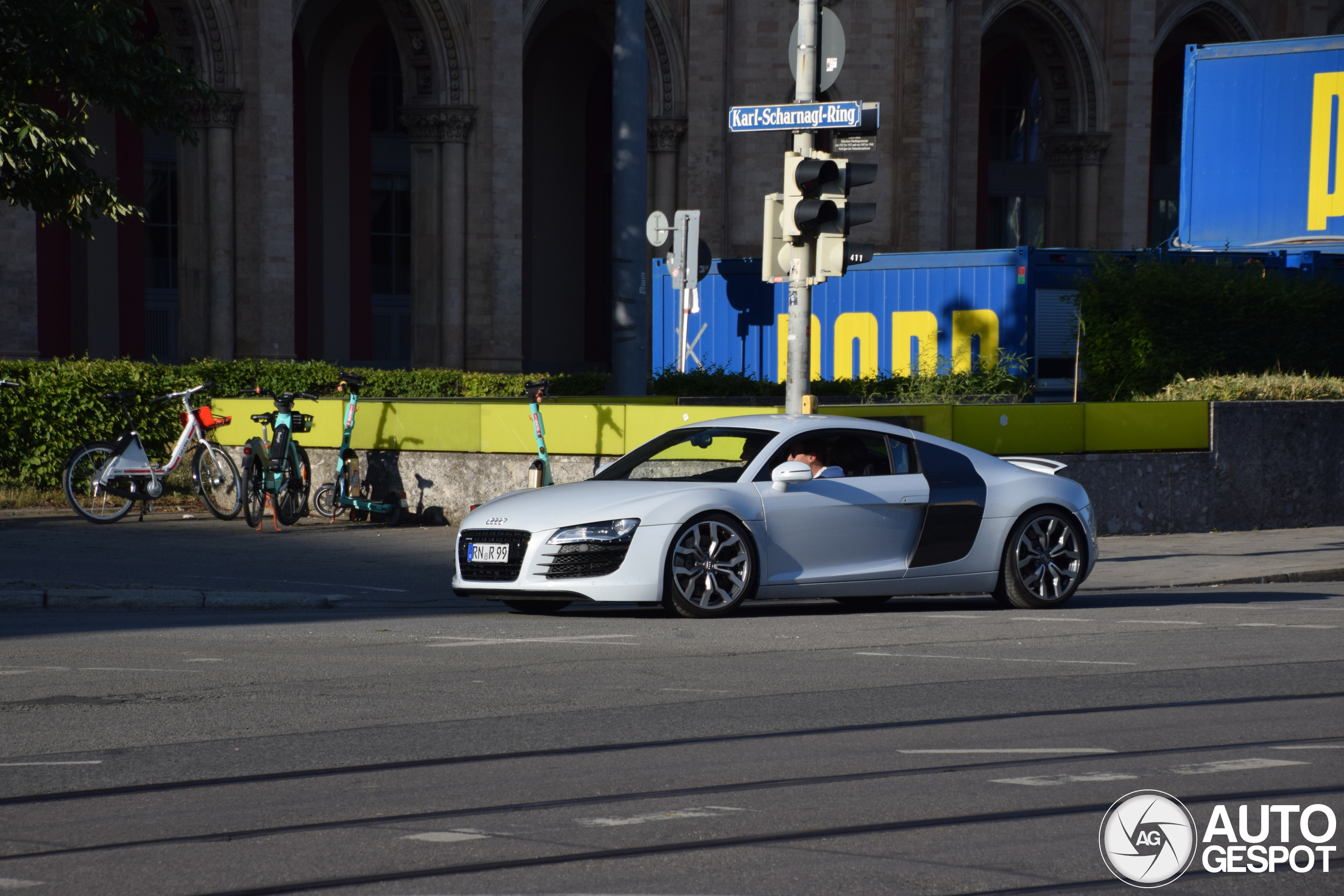 Audi R8
