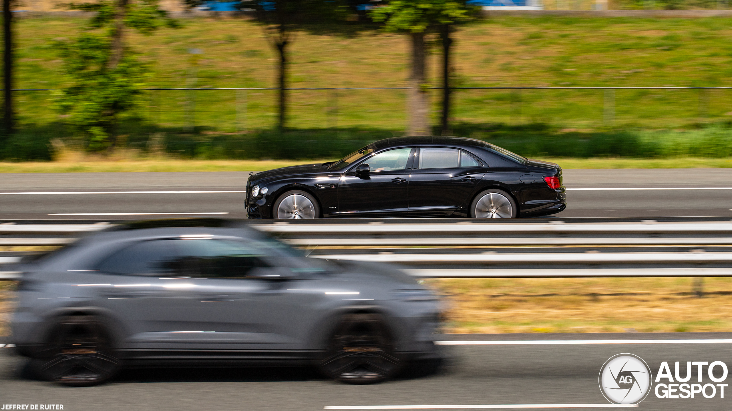 Bentley Flying Spur Hybrid Azure