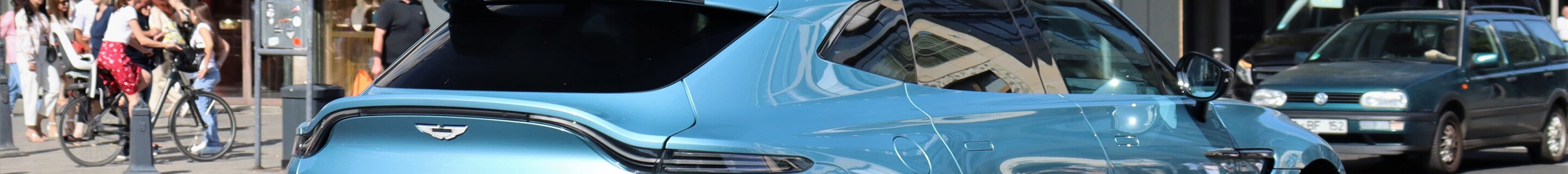 Aston Martin DBX707