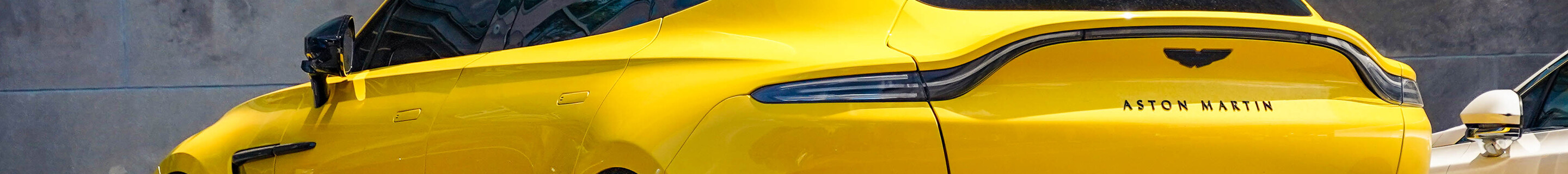 Aston Martin DBX707