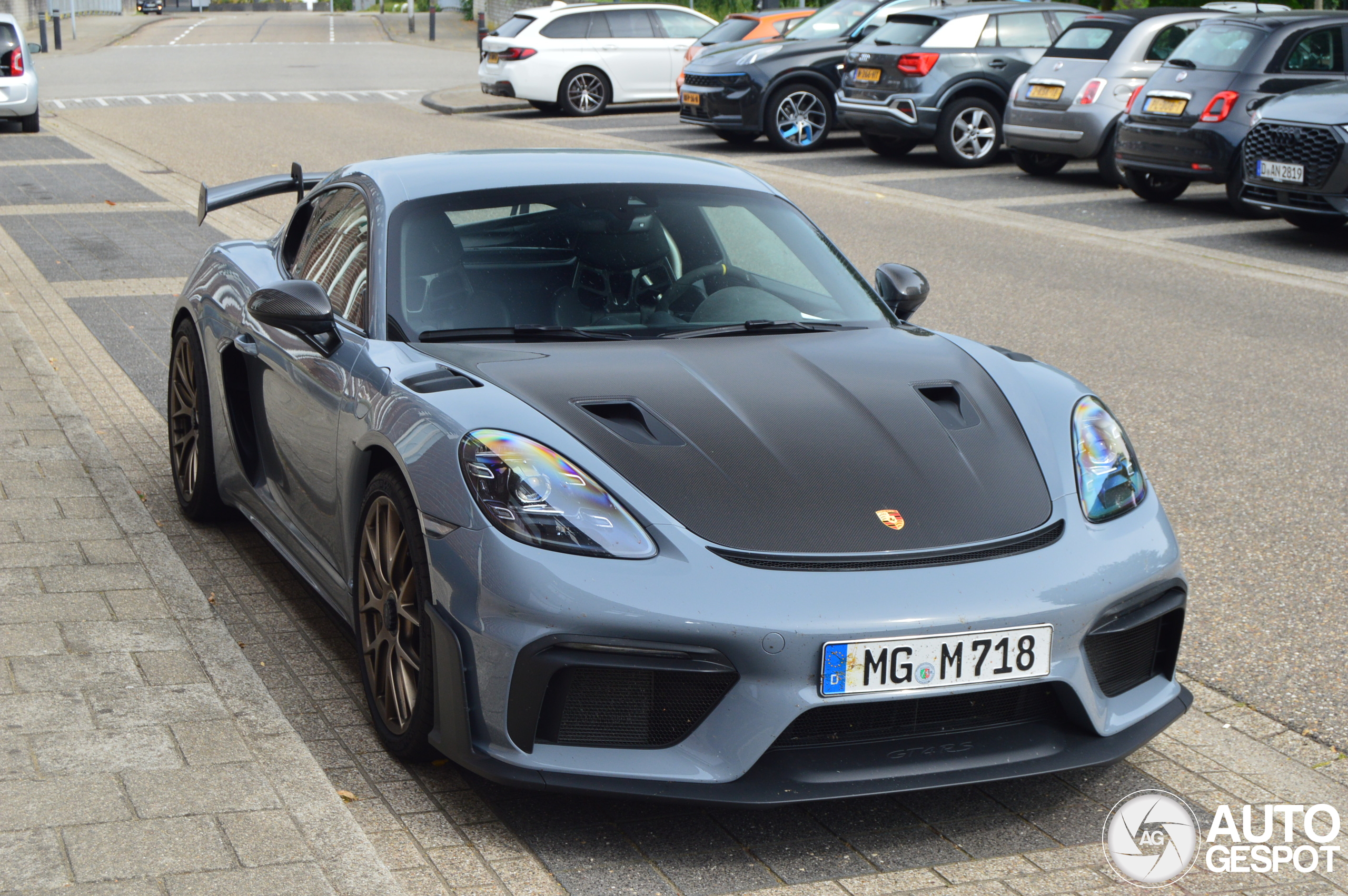 Porsche 718 Cayman GT4 RS Weissach Package