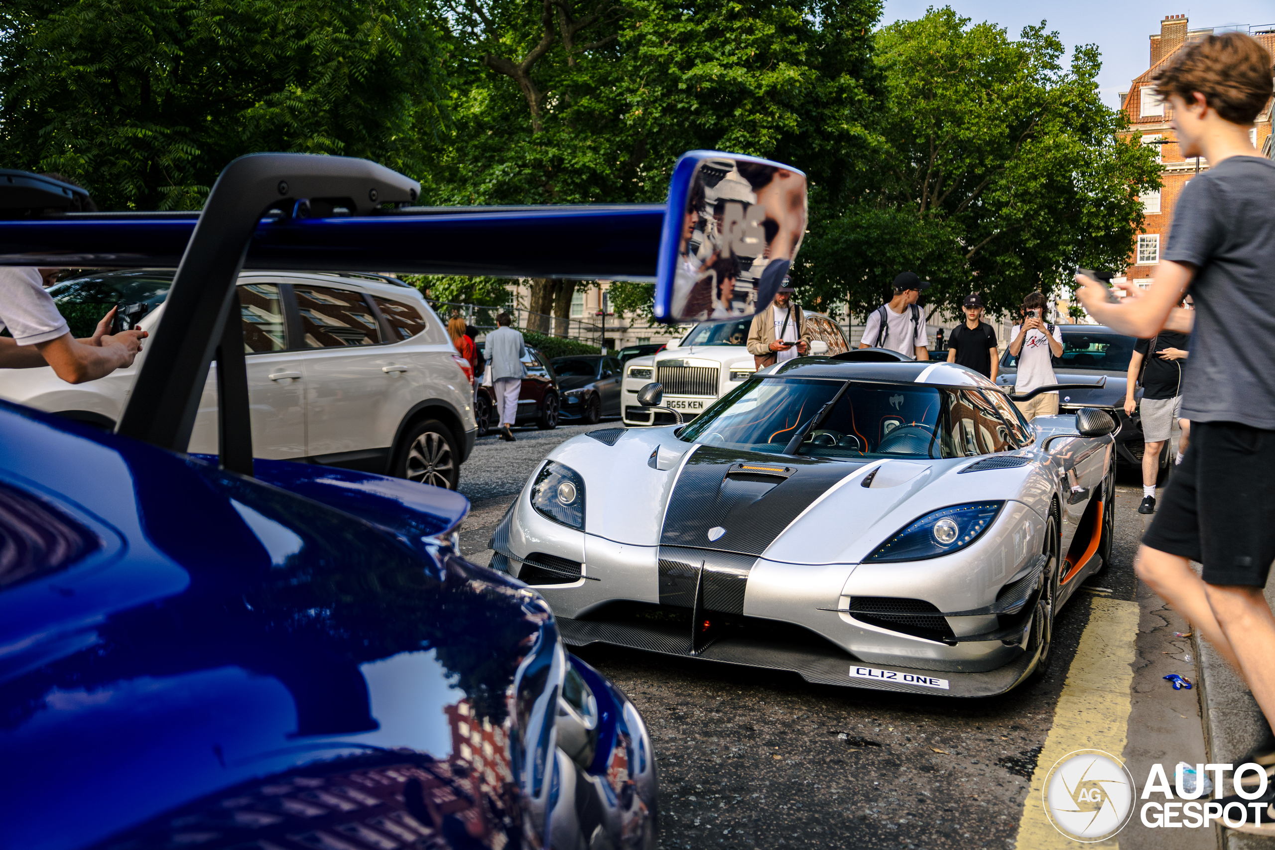 Crowd magnet: Koenigsegg One:1 steals the spotlight in London