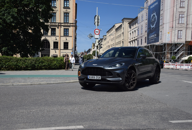 Aston Martin DBX