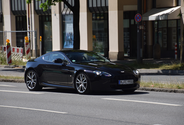 Aston Martin V8 Vantage 2012