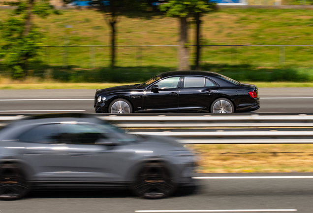 Bentley Flying Spur Hybrid Azure