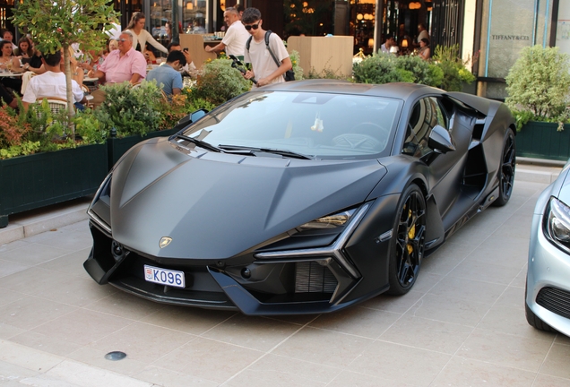Lamborghini Revuelto
