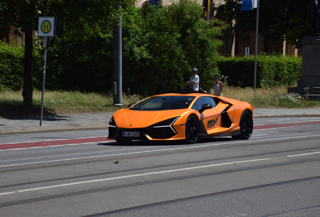 Lamborghini Revuelto