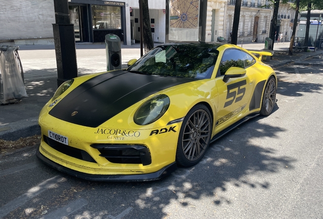 Porsche 992 Carrera 4 GTS