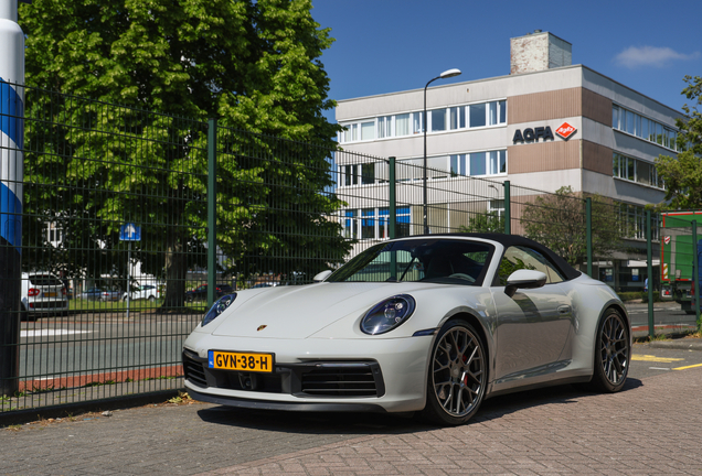 Porsche 992 Carrera 4S Cabriolet
