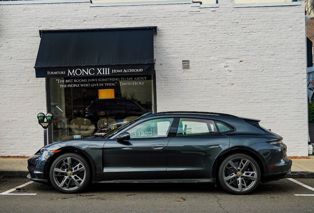 Porsche Taycan Turbo S Cross Turismo
