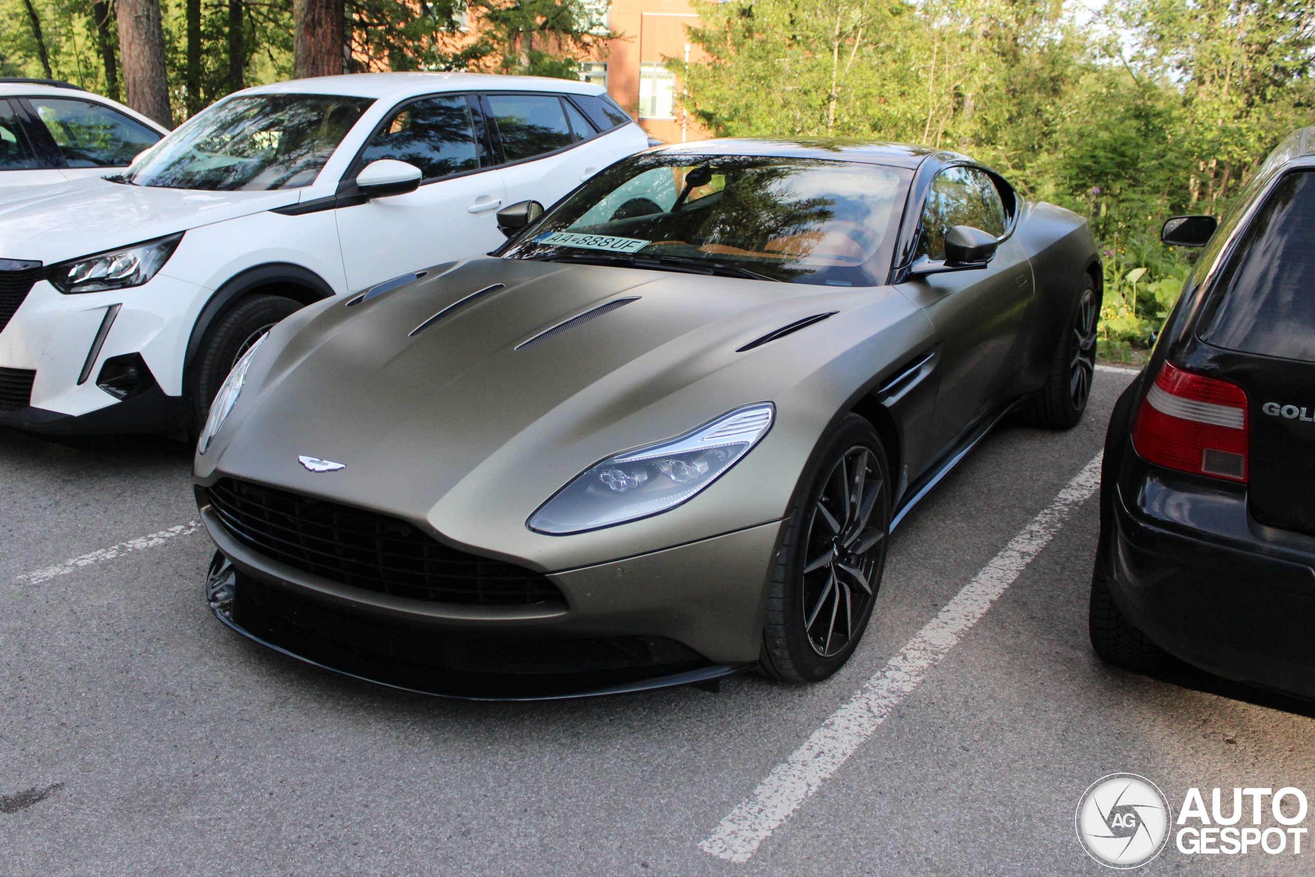 Aston Martin DB11