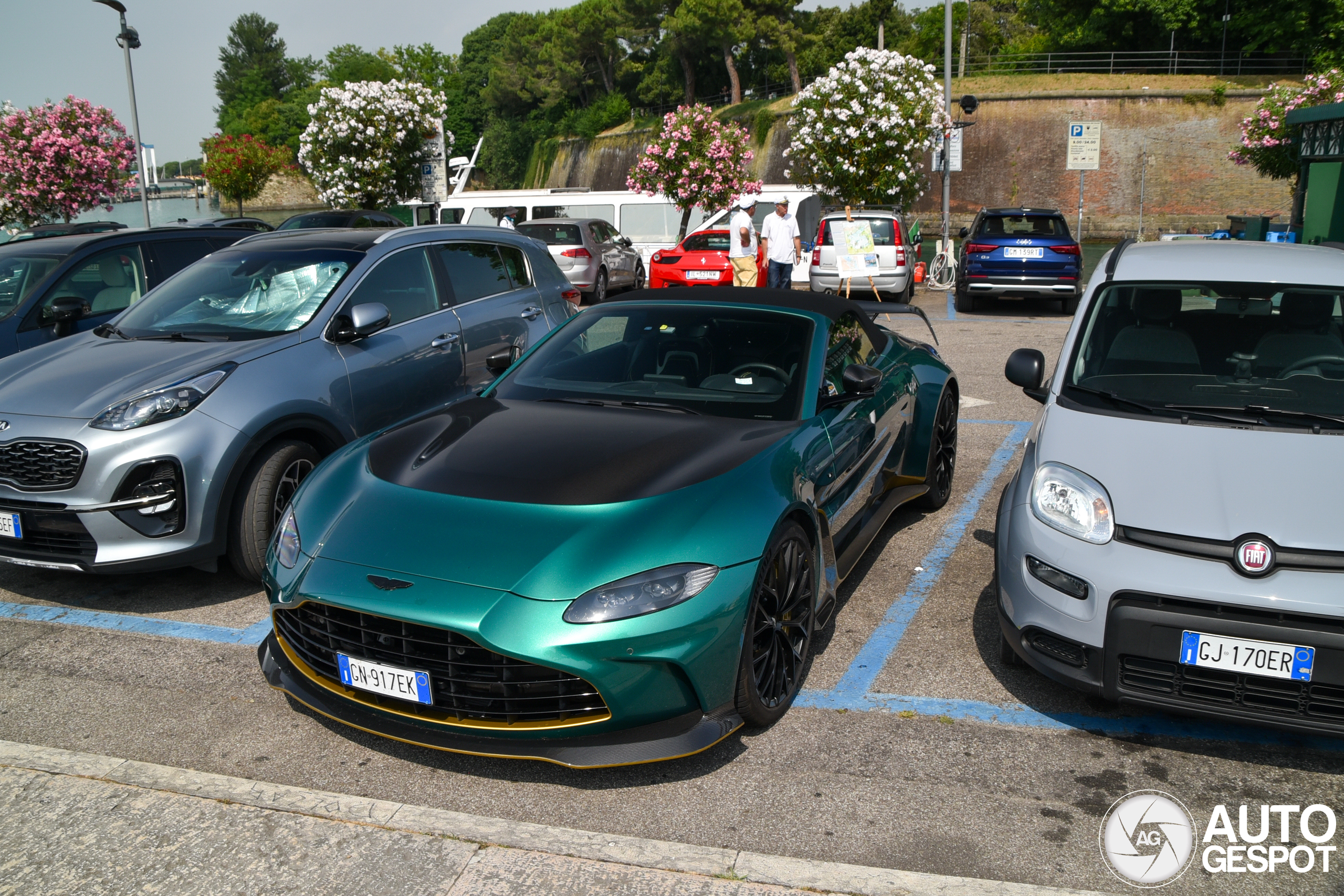 Aston Martin V12 Vantage Roadster 2023