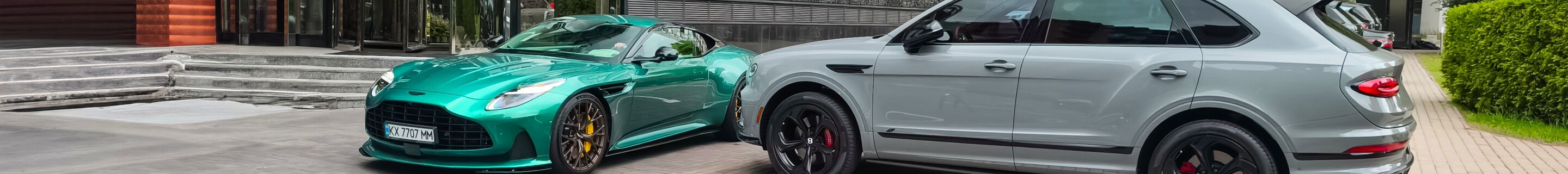 Aston Martin DB12