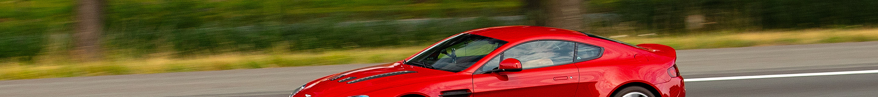 Aston Martin V12 Vantage