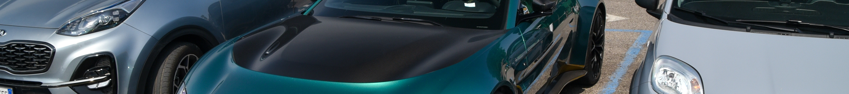 Aston Martin V12 Vantage Roadster 2023