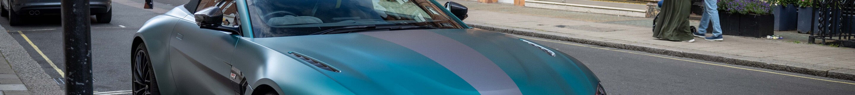 Aston Martin V8 Vantage Formula 1 Edition Roadster