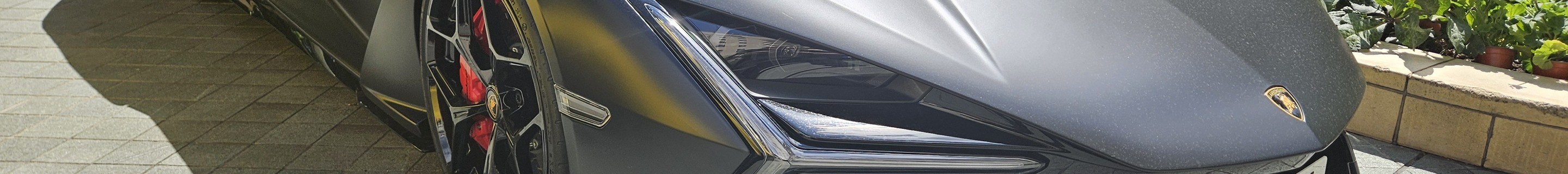 Lamborghini Revuelto