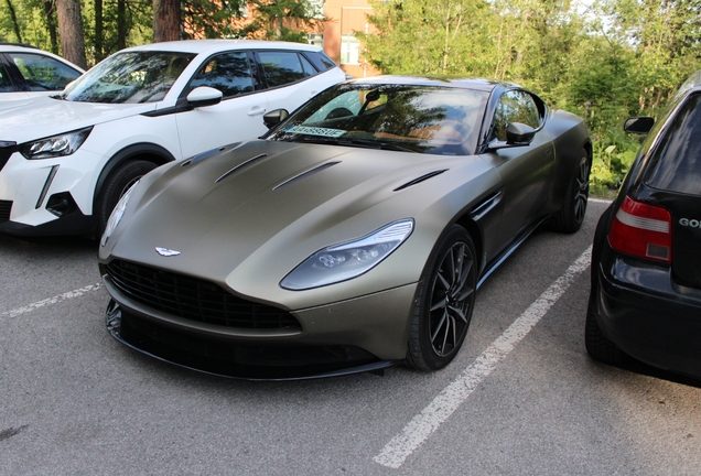 Aston Martin DB11