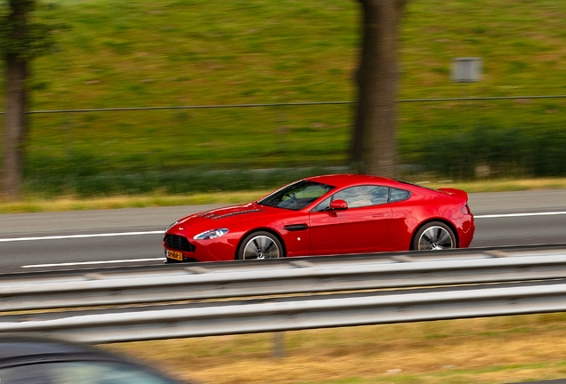 Aston Martin V12 Vantage