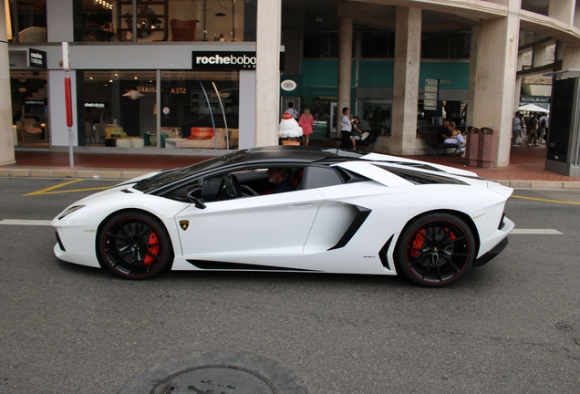 Lamborghini Aventador LP700-4 Roadster