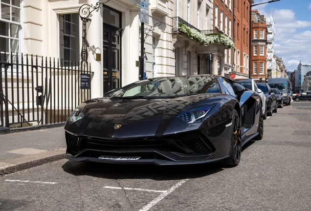 Lamborghini Aventador S LP740-4