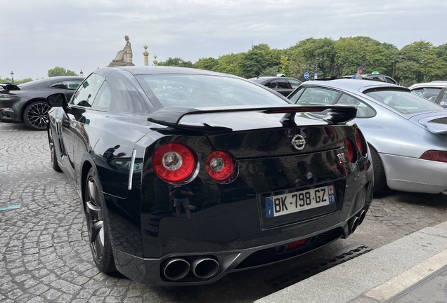 Nissan GT-R