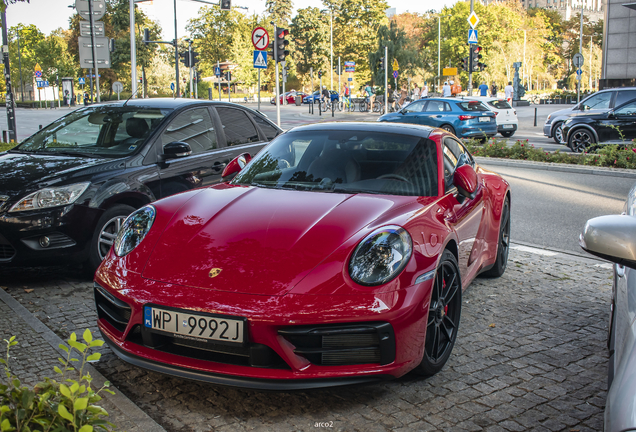Porsche 992 Carrera 4 GTS