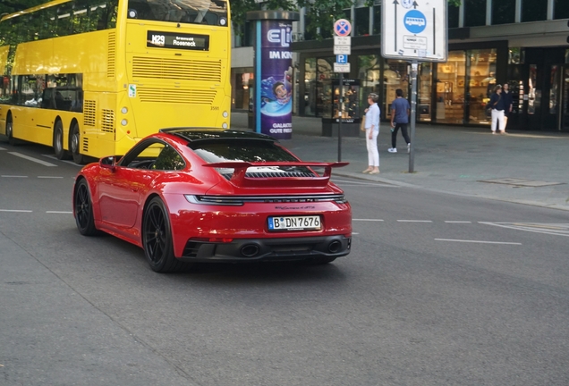 Porsche 992 Carrera 4 GTS