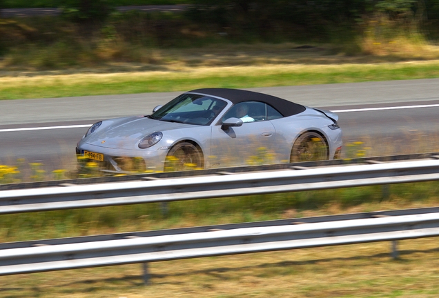 Porsche 992 Carrera 4 GTS Cabriolet