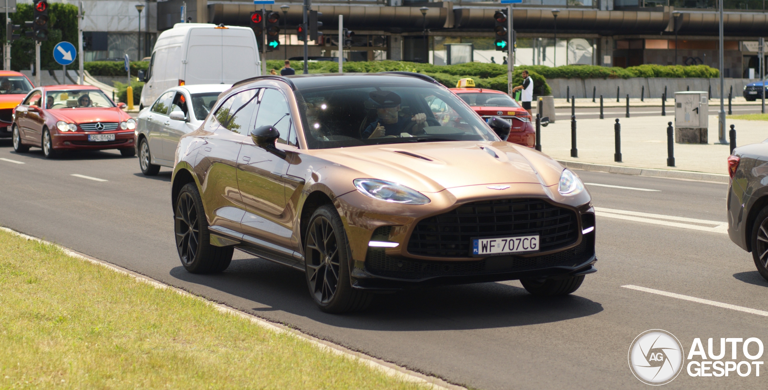 Aston Martin DBX707