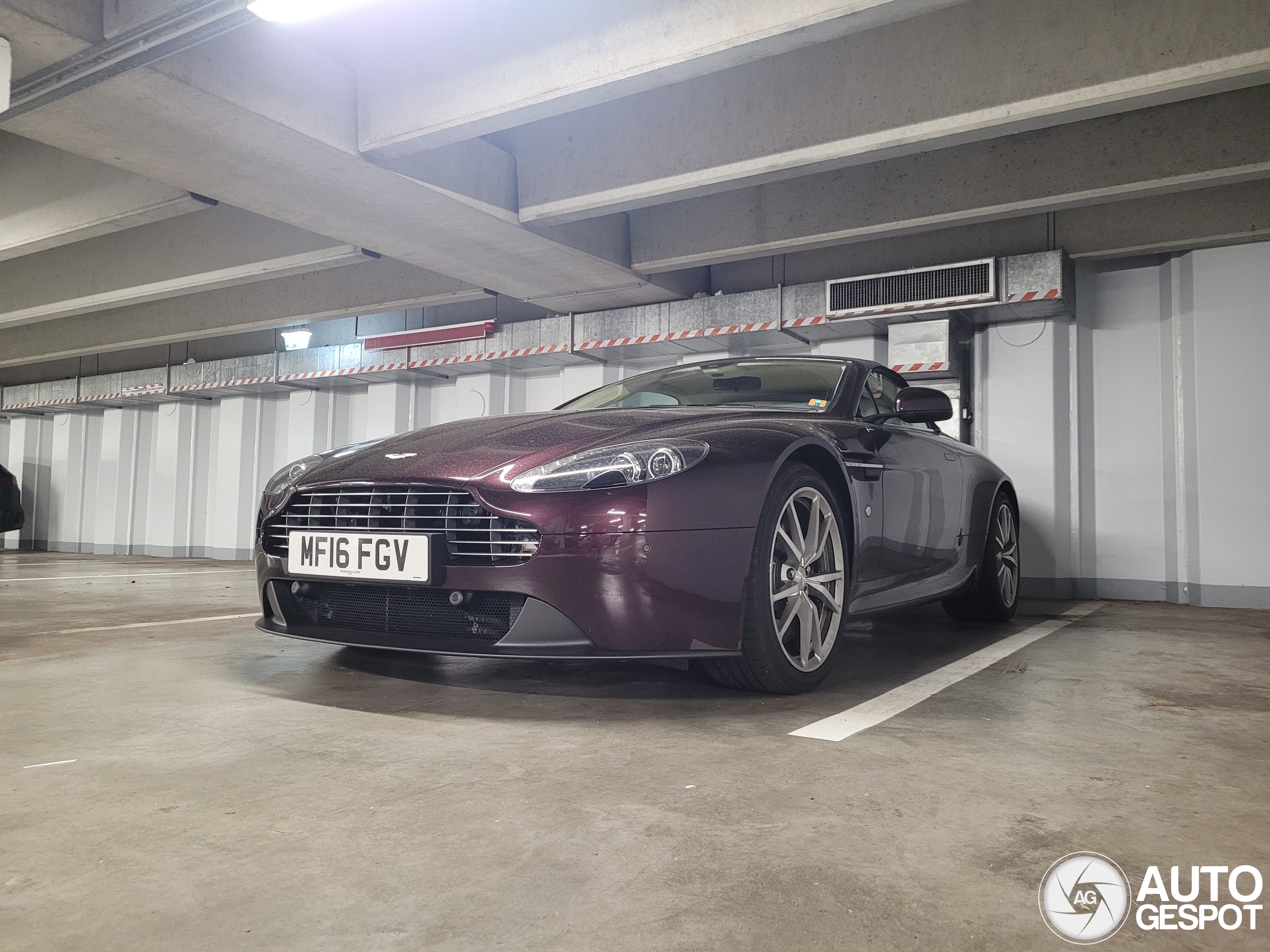 Aston Martin V8 Vantage Roadster 2012